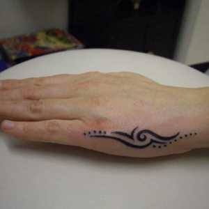 Женска татуировка на ръката: малки татуировки "за себе си" и големи ръкави - какво е…