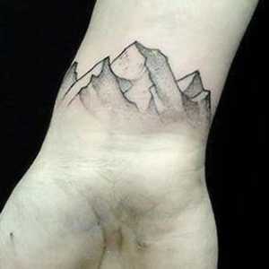 Значение и варианти на татуировката "Планини"